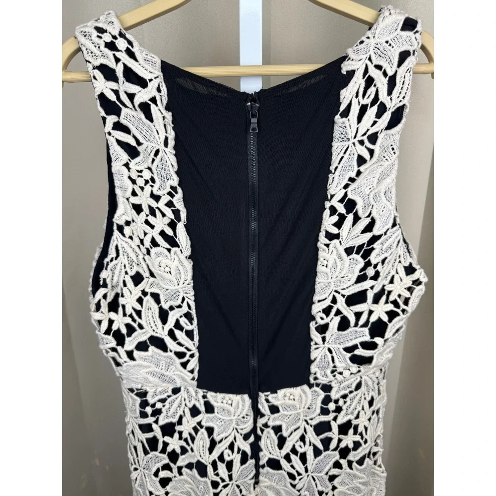 Alice + Olivia White Guipure Lace Sheath Dress Black Lining‎ size Small - Picture 7 of 9